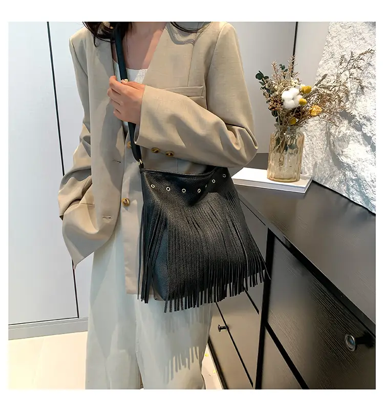 White Fringe Shoulder Bag for Women 2024 — feature 17