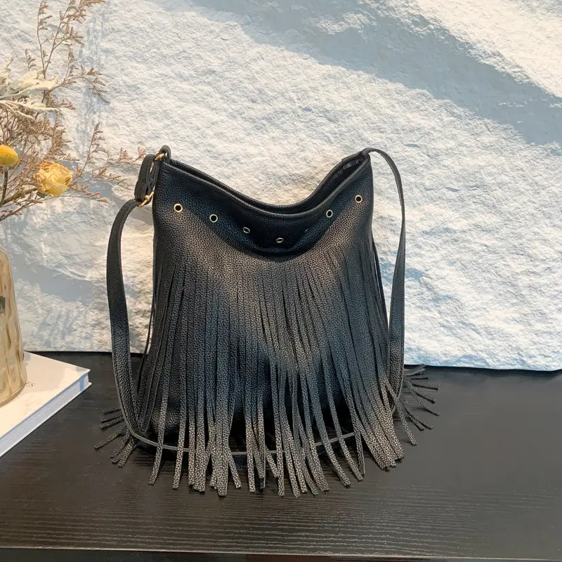 White Fringe Shoulder Bag for Women 2024 - Image 4