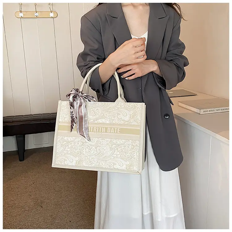 Pink Embroidered Women's Handbag Set with Bow Accents — feature 31