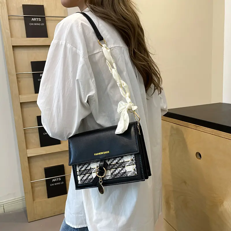 Women Korean Style Chain Bag Cream 2026
