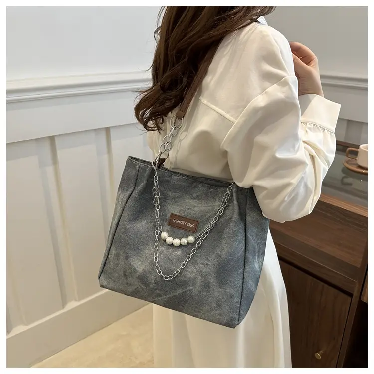 Women's Gold Velvet Shoulder Tote Bag with Chain Strap — feature 13