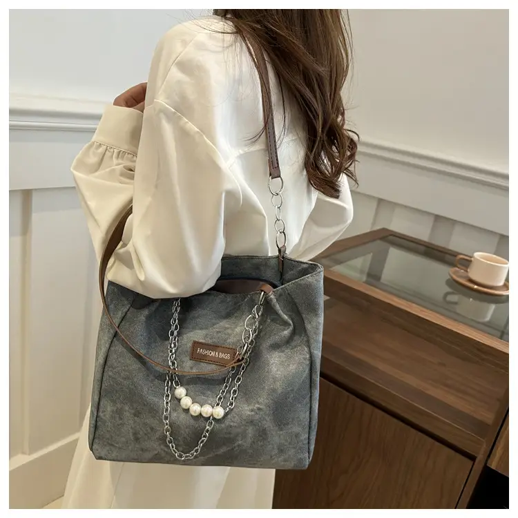 Women's Gold Velvet Shoulder Tote Bag with Chain Strap — feature 14