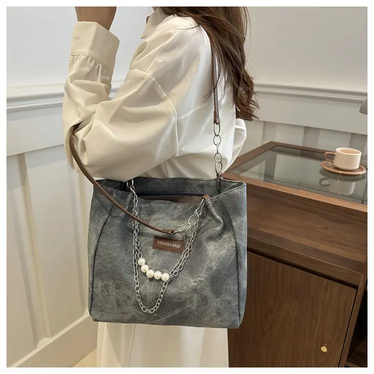 Women's Gold Velvet Shoulder Tote Bag with Chain Strap — feature 15
