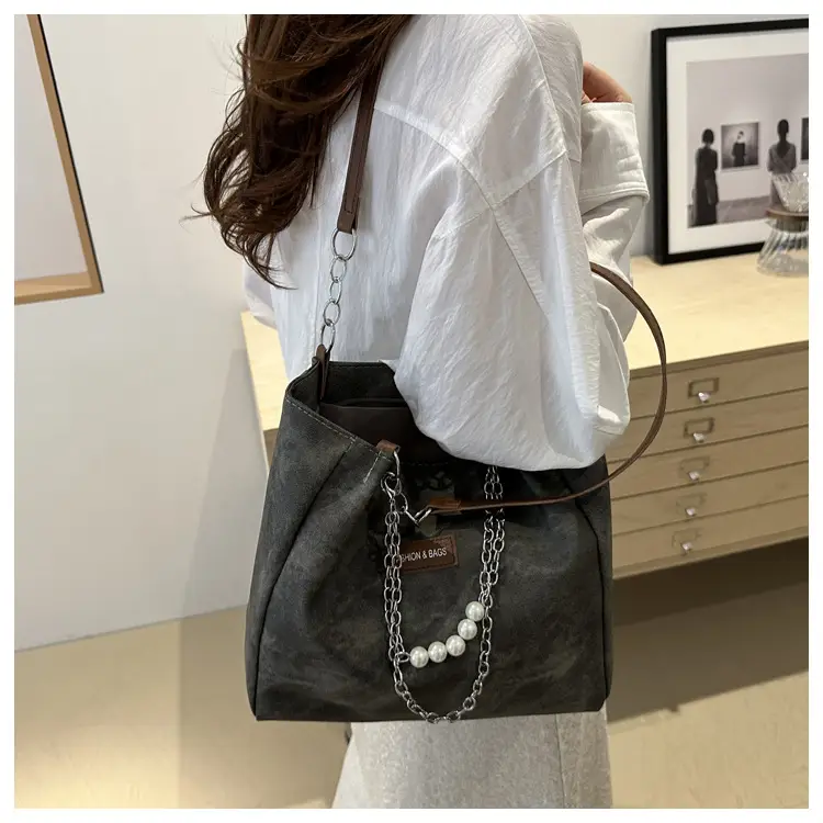 Women's Gold Velvet Shoulder Tote Bag with Chain Strap — feature 17