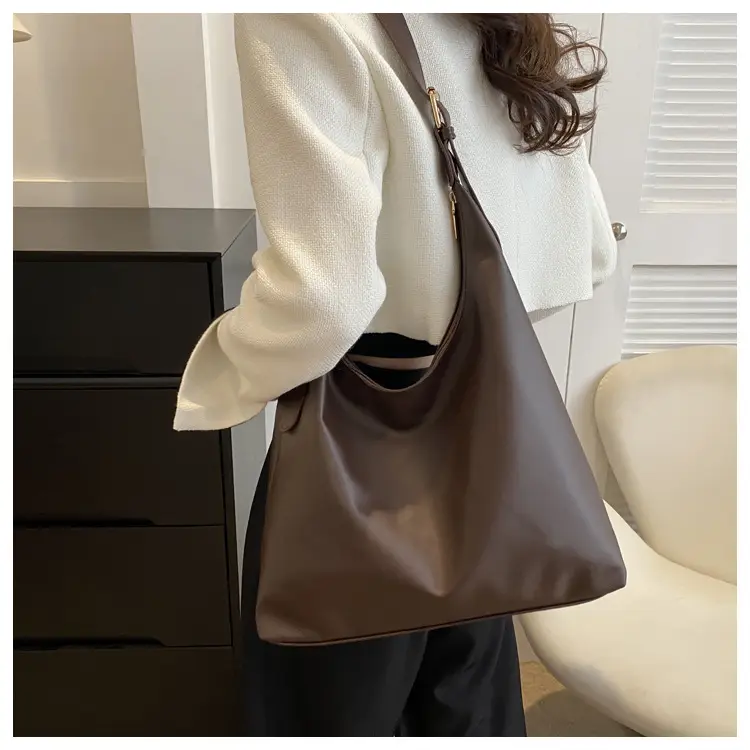Women's Large Capacity Textile Shoulder Bag White 2024 — feature 17