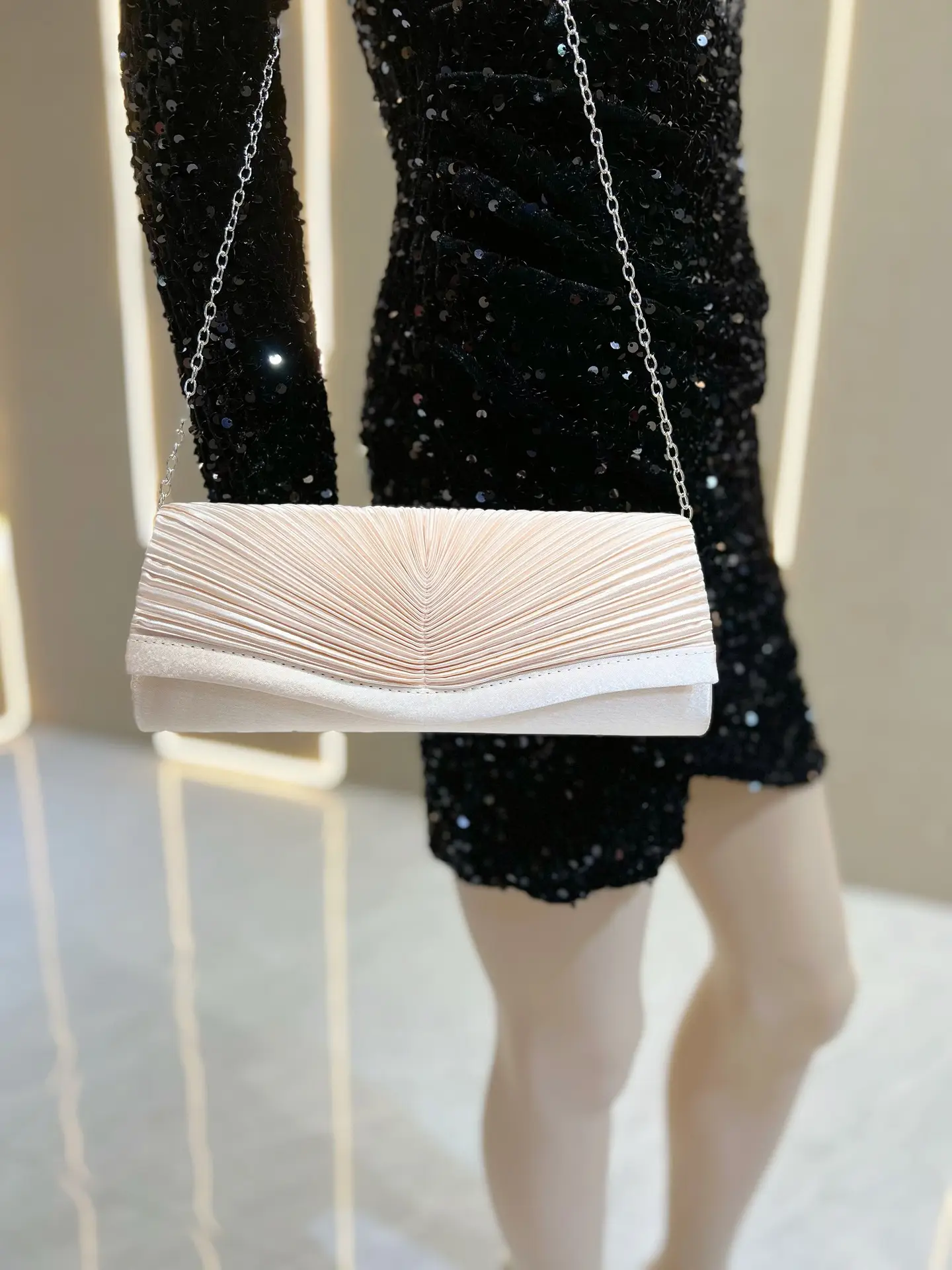 New Cross-border Pleated Clutch Bag for Banquet Fashion — feature 10