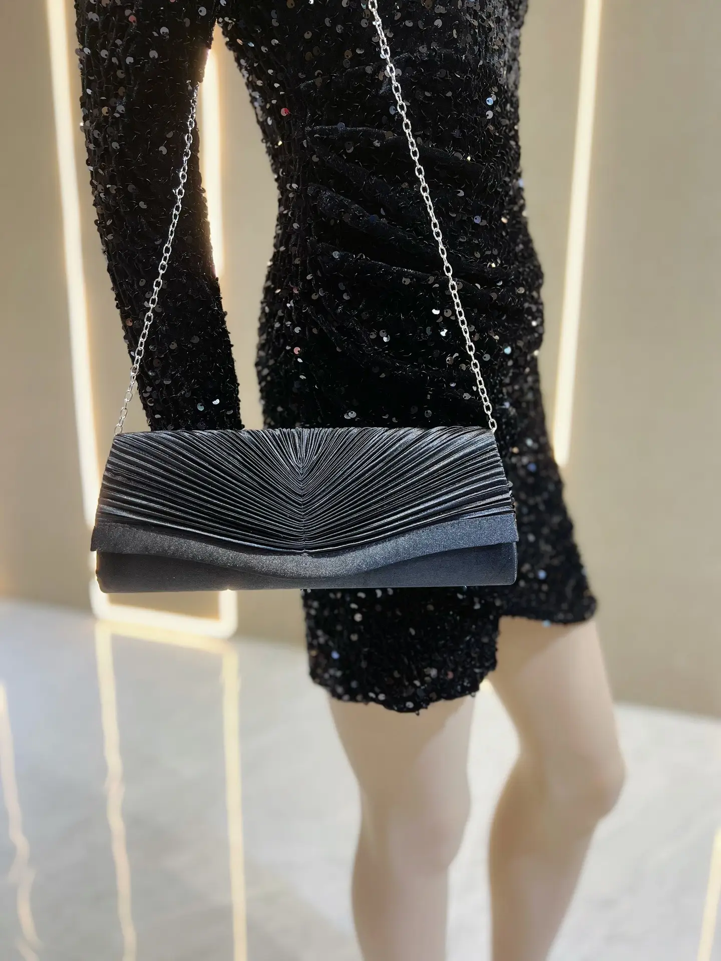 New Cross-border Pleated Clutch Bag for Banquet Fashion — feature 11