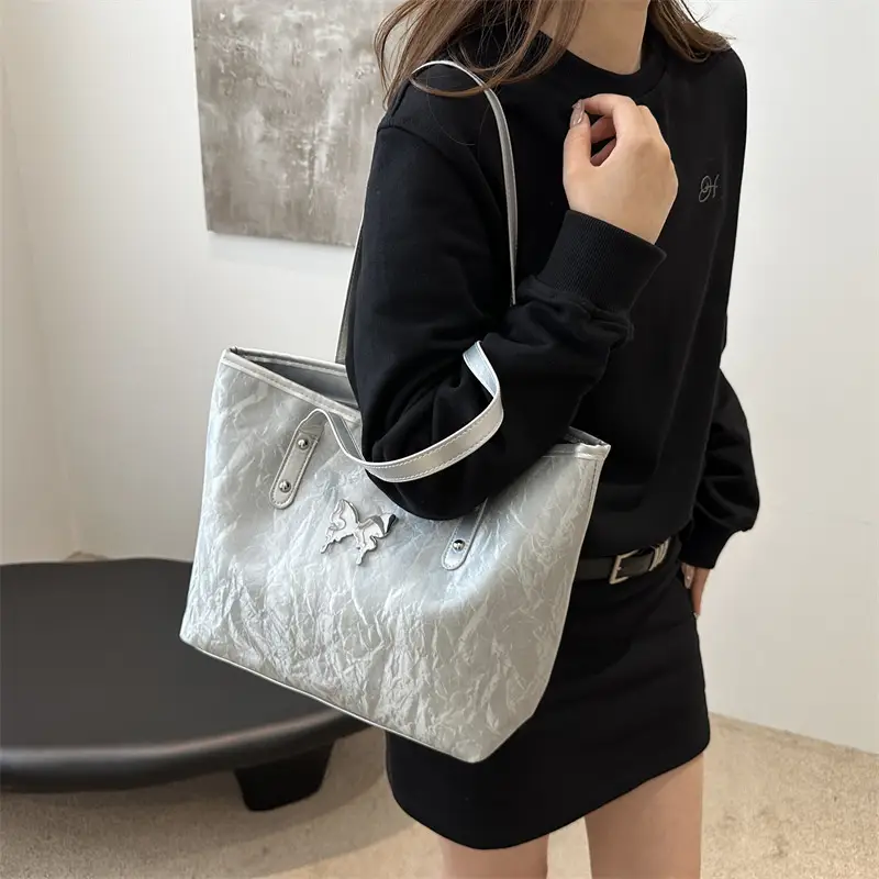 White Butterfly Hardware Shoulder Bag for Women - Image 7