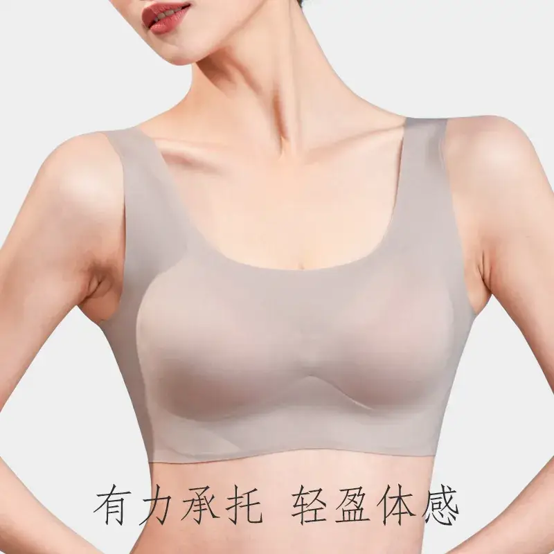 Black Seamless Sports Bra with Breast Pad - Image 7