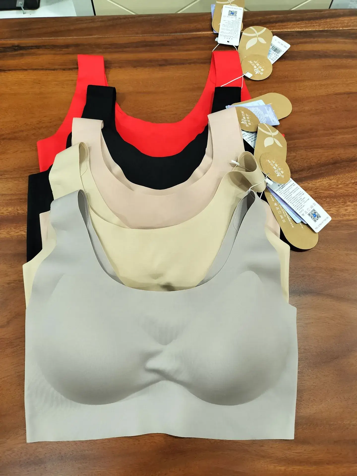 Black Seamless Sports Bra with Breast Pad — feature 17