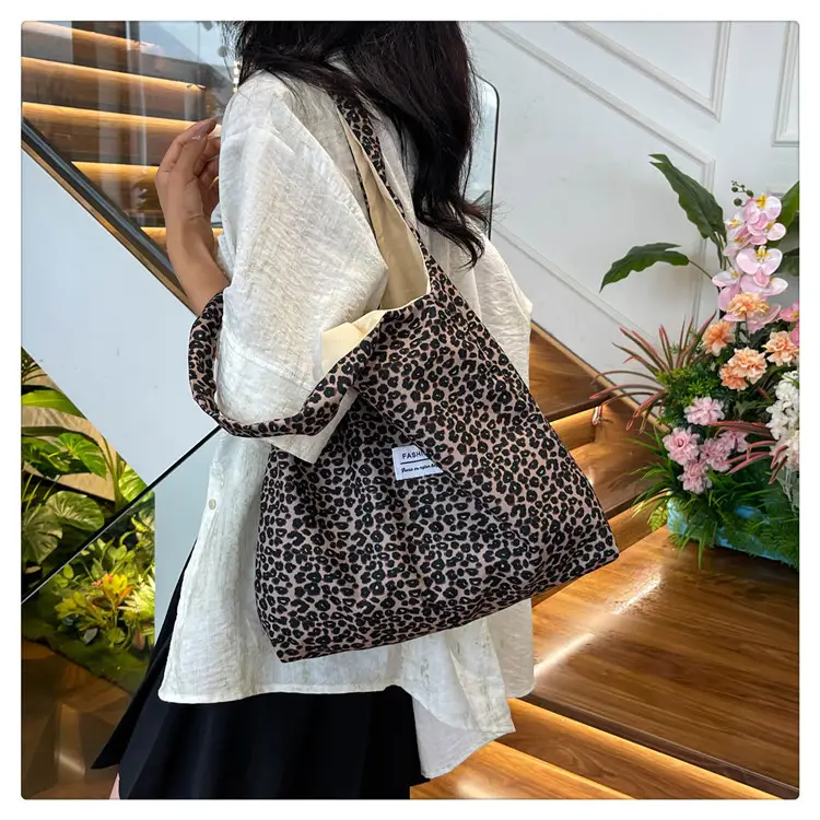 Vintage Leopard Print Large Capacity Women's Tote Bag — feature 20