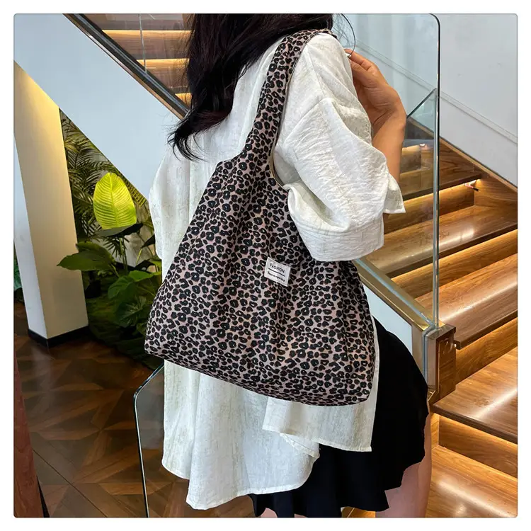Vintage Leopard Print Large Capacity Women's Tote Bag — feature 24