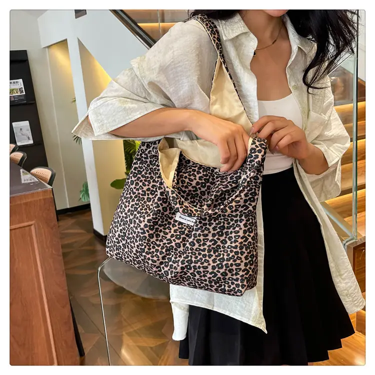 Vintage Leopard Print Large Capacity Women's Tote Bag — feature 29