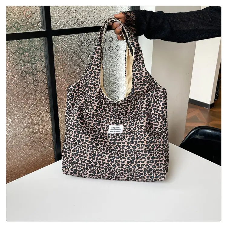 Vintage Leopard Print Large Capacity Women's Tote Bag — feature 30