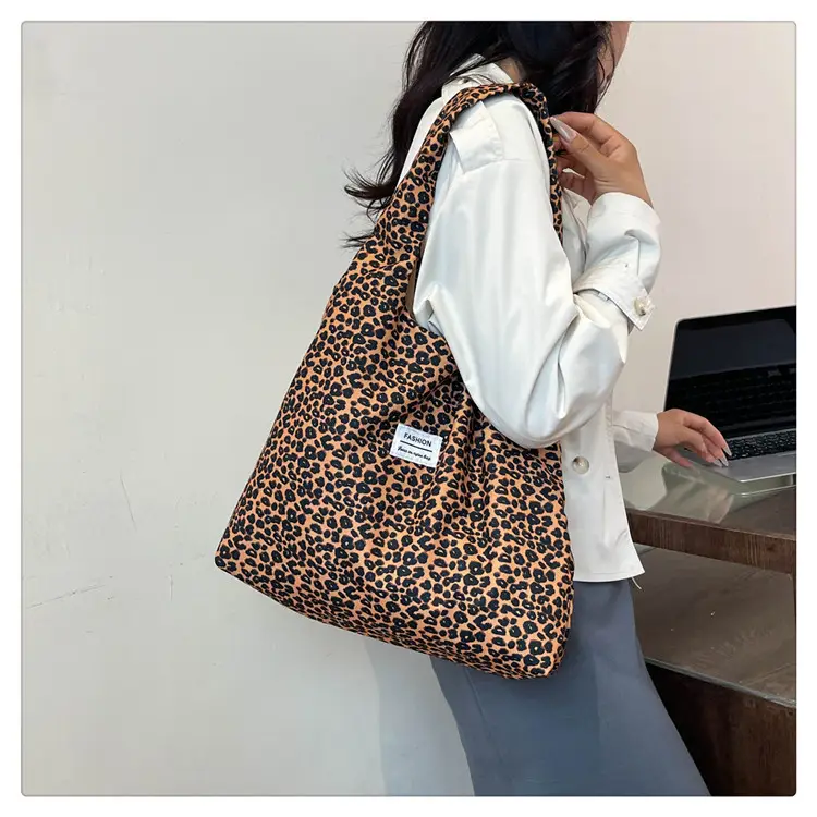Vintage Leopard Print Large Capacity Women's Tote Bag — feature 37