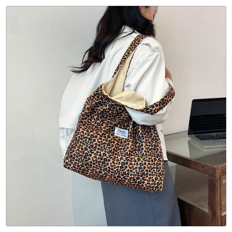 Vintage Leopard Print Large Capacity Women's Tote Bag — feature 39