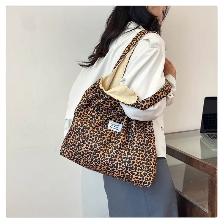 Vintage Leopard Print Large Capacity Women's Tote Bag — feature 40