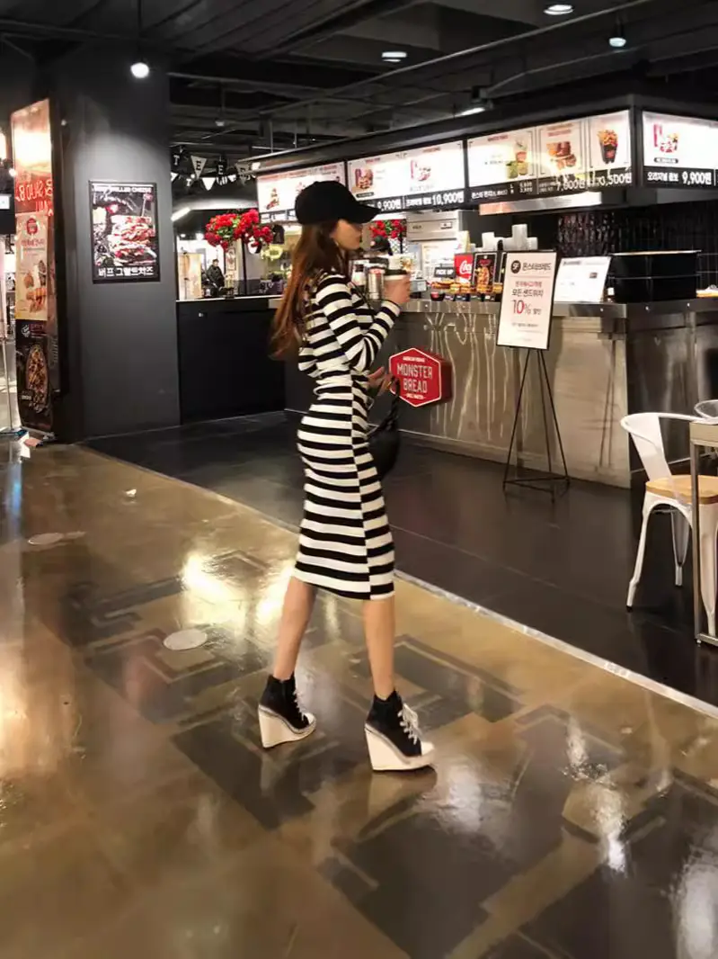 2024 Black White Striped Long Dress Slim Fit Hooded Hip Dress - Image 5