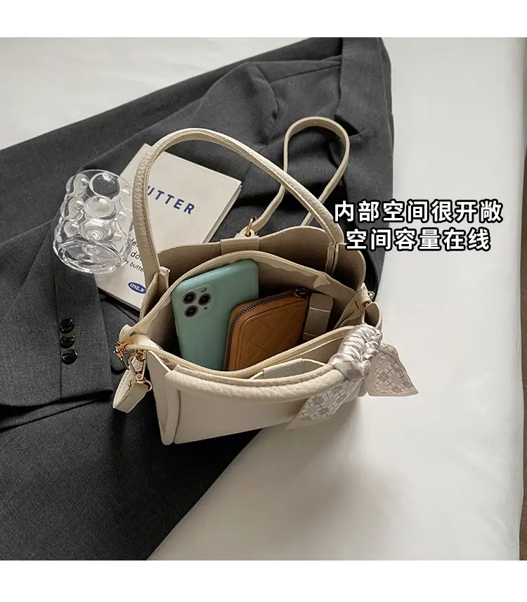 Black Leather Bucket Bag with Tassel for Women — feature 7