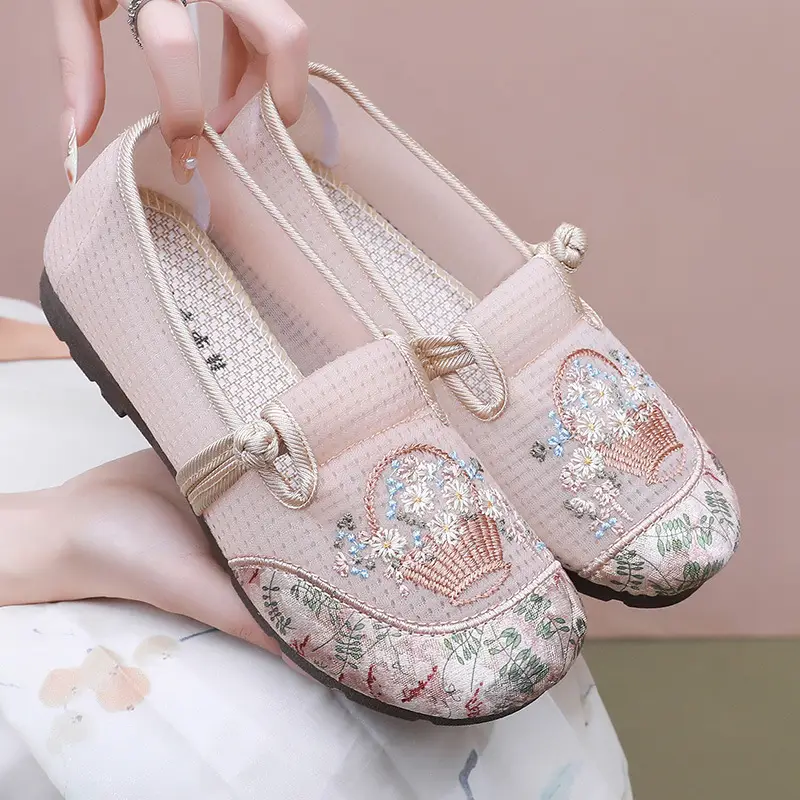Summer New Ethnic Style Embroidered Shoes Fashion Old Beijing Women's Mesh Shoes Hollow Breathable Comfortable Middle-aged and Elderly Mother Shoes - Image 2