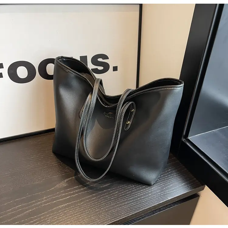 Women's Black Leather Tote Bag Large Capacity Winter Commute — feature 17