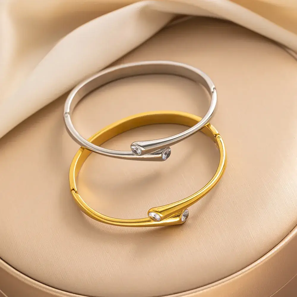 Titanium Steel Bracelet Gold White European American — feature 7