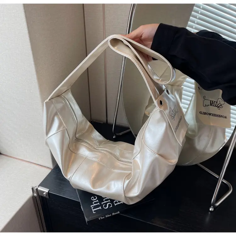 Vintage Crossbody Bag Women's Niche High-end Underarm Bag 2024 New Fashionable Large Capacity Dumpling Bag Shoulder Hornbag — feature 17