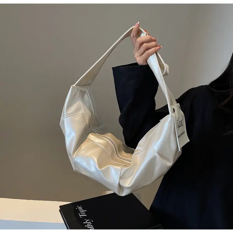 Vintage Crossbody Bag Women's Niche High-end Underarm Bag 2024 New Fashionable Large Capacity Dumpling Bag Shoulder Hornbag — feature 18