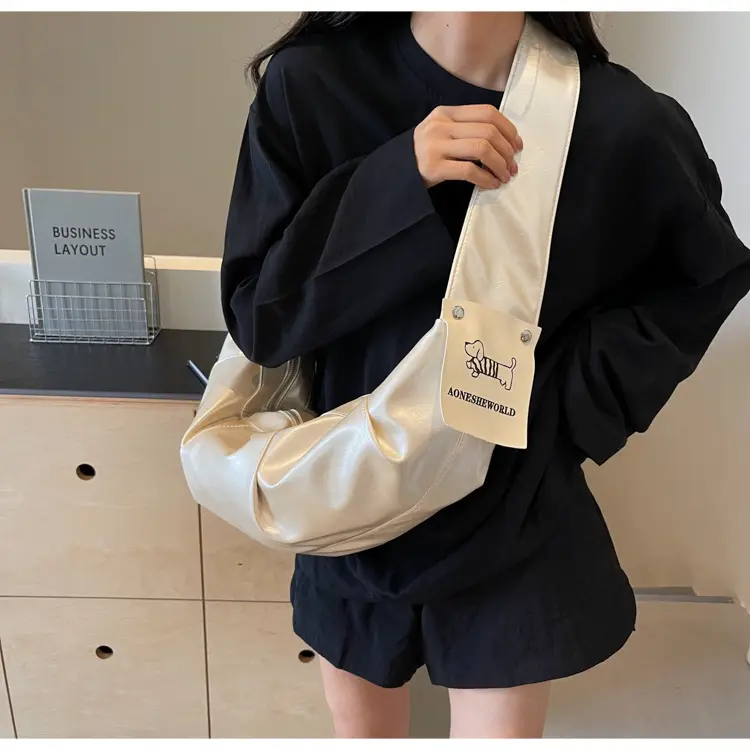 Vintage Crossbody Bag Women's Niche High-end Underarm Bag 2024 New Fashionable Large Capacity Dumpling Bag Shoulder Hornbag — feature 24