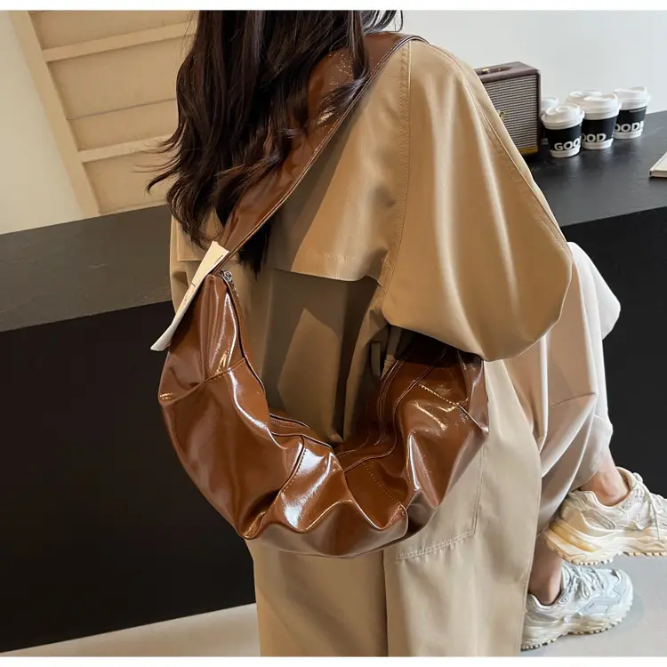 Vintage Crossbody Bag Women's Niche High-end Underarm Bag 2024 New Fashionable Large Capacity Dumpling Bag Shoulder Hornbag — feature 34