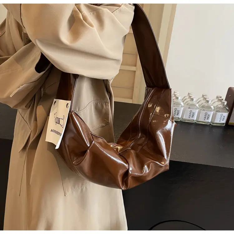 Vintage Crossbody Bag Women's Niche High-end Underarm Bag 2024 New Fashionable Large Capacity Dumpling Bag Shoulder Hornbag — feature 37