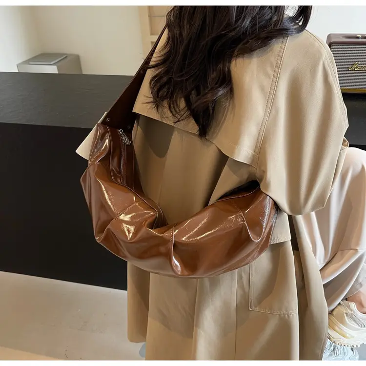 Vintage Crossbody Bag Women's Niche High-end Underarm Bag 2024 New Fashionable Large Capacity Dumpling Bag Shoulder Hornbag — feature 38