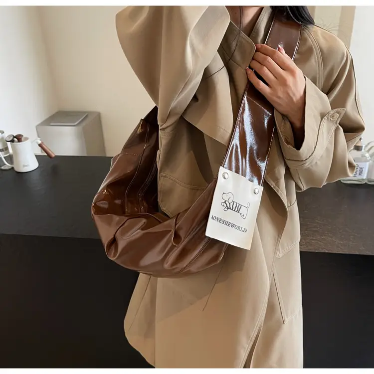 Vintage Crossbody Bag Women's Niche High-end Underarm Bag 2024 New Fashionable Large Capacity Dumpling Bag Shoulder Hornbag — feature 40