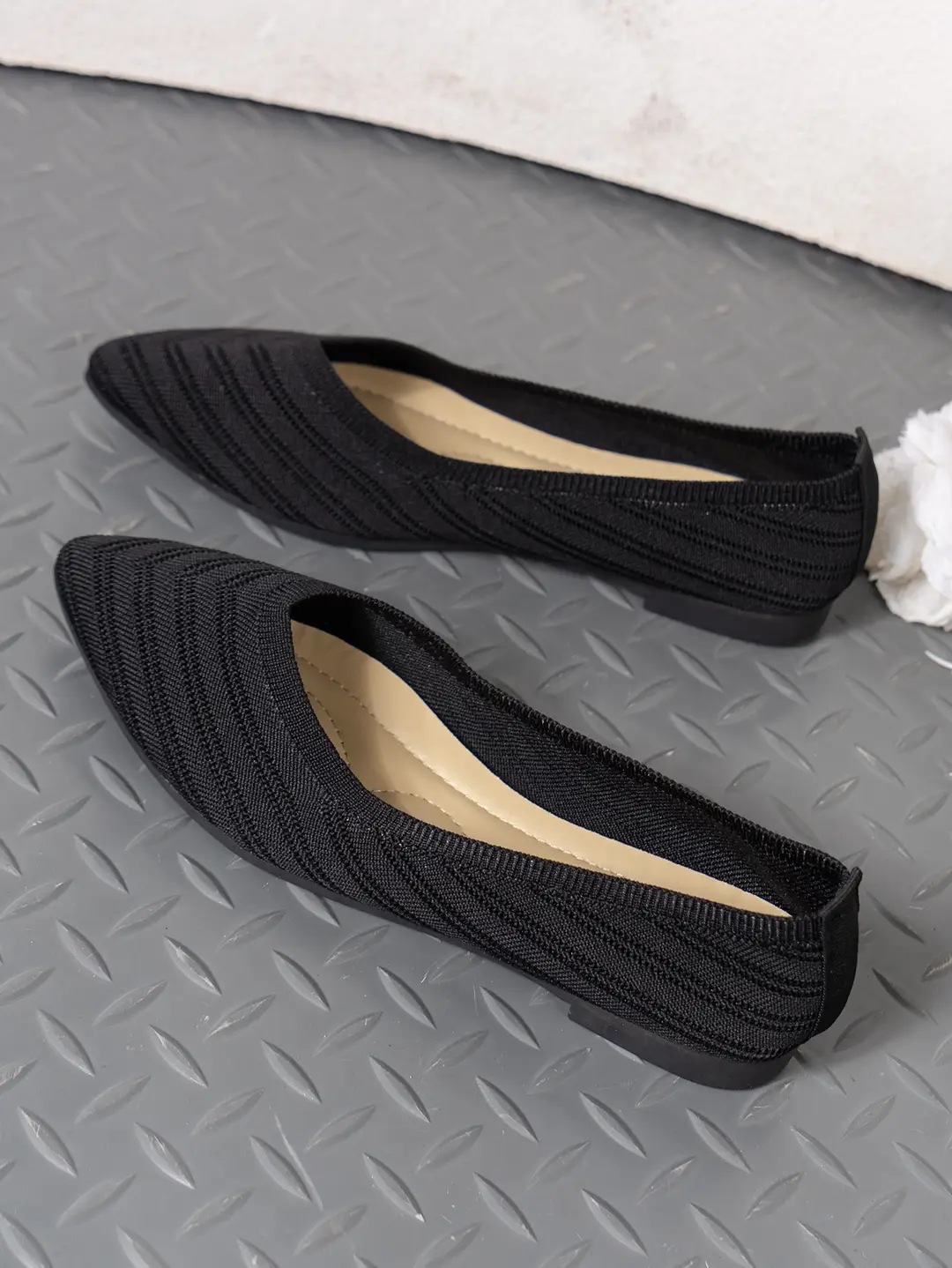 Pointed Toe Shallow Mouth Flats for Women 2025 Summer Women's Shoes Spring Breathable Flats Shoes Large Size Knitted Beanie Shoes Casual and Versatile — feature 5