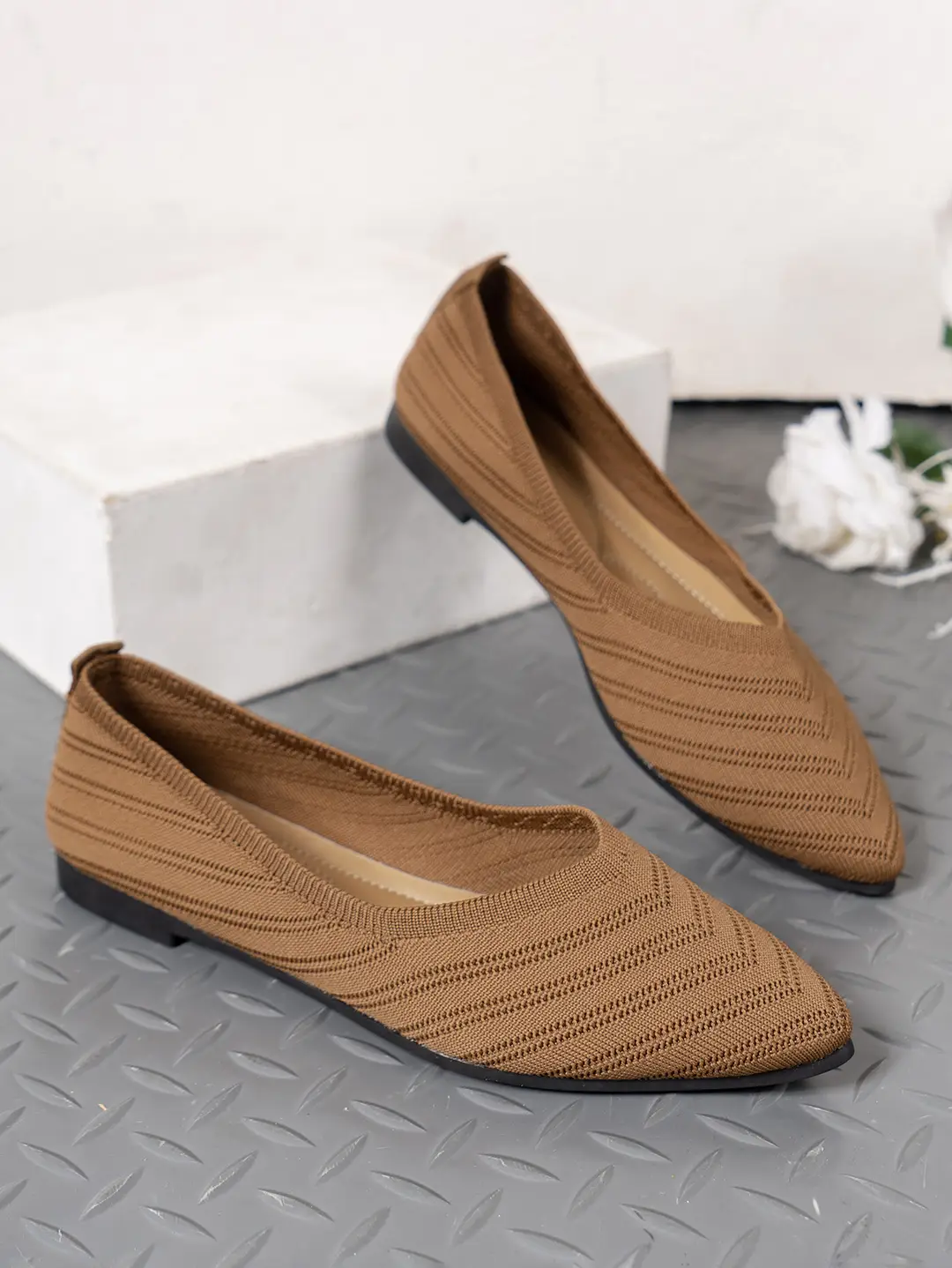 Pointed Toe Shallow Mouth Flats for Women 2025 Summer Women's Shoes Spring Breathable Flats Shoes Large Size Knitted Beanie Shoes Casual and Versatile — feature 9