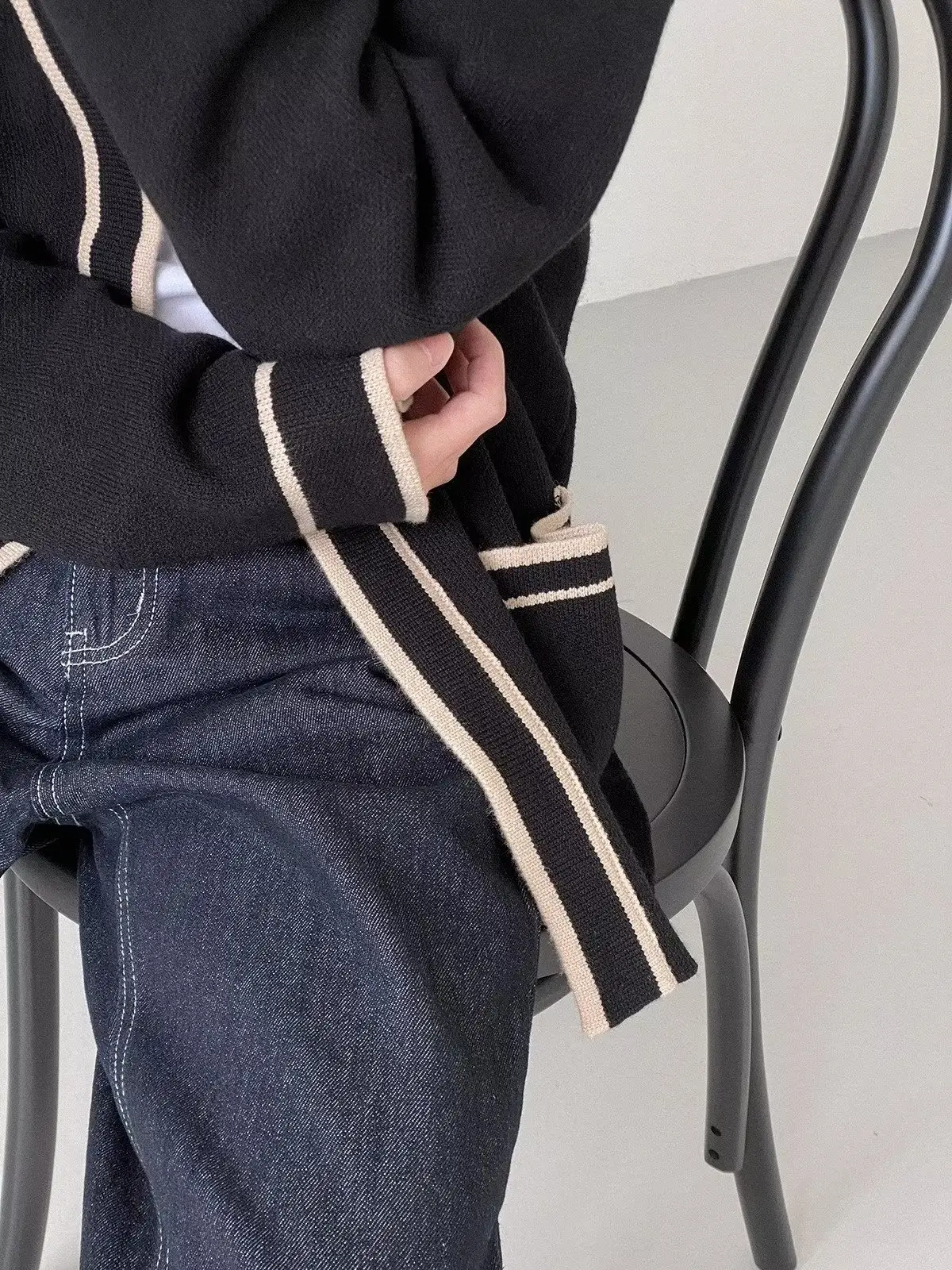 Men's Black V-Neck Knitted Cardigan Sweater — feature 4