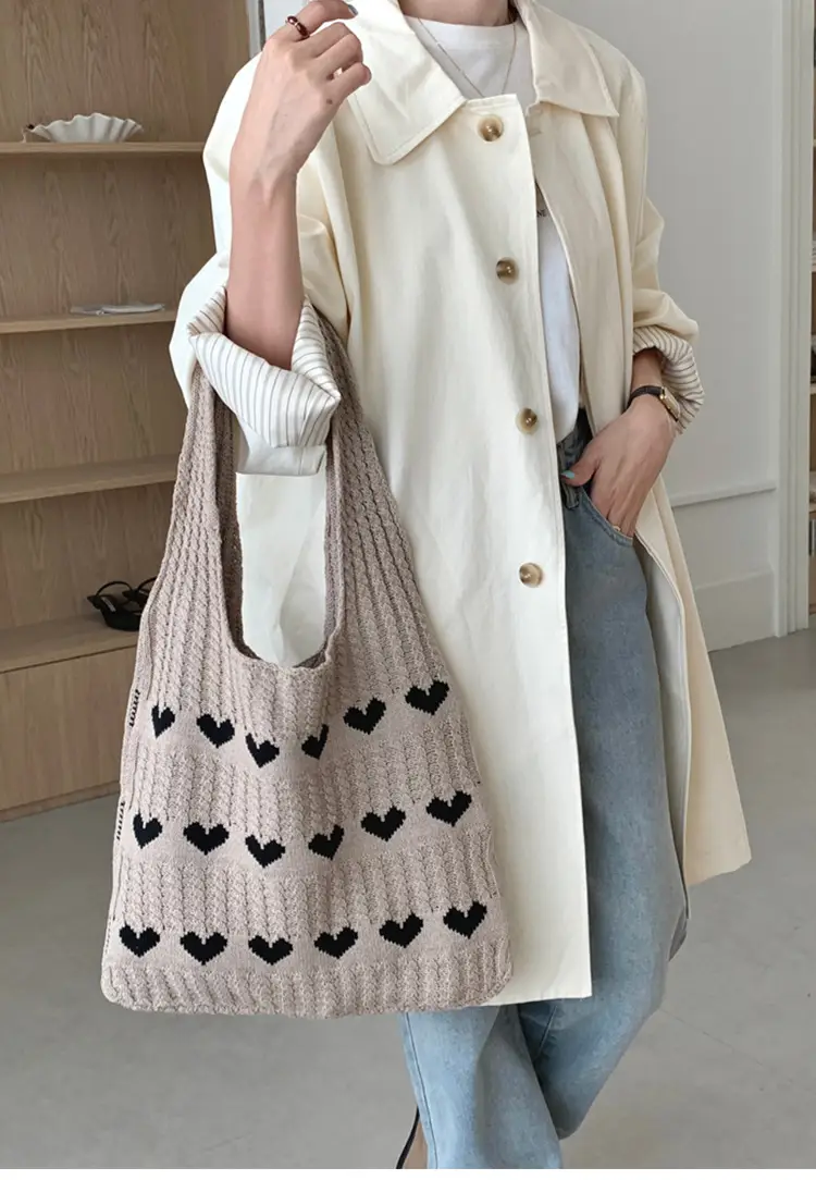 Knitted Heart Pattern Wool Tote Bag Beige — feature 8