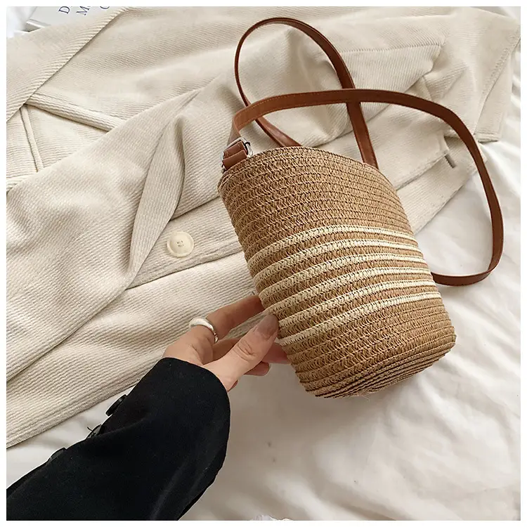 New Woven Straw Crossbody Bag for Women Summer Beach Vacation — feature 7