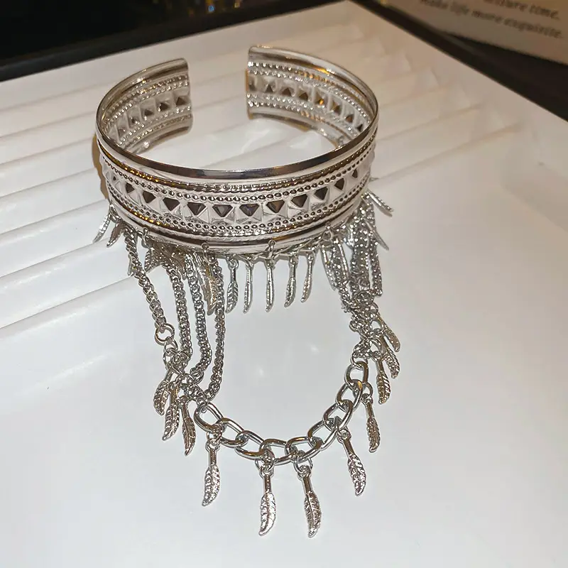 Cross-border Metal Feather Chain Tassel Bracelet Armband Personalized Fashion Design Sense Bracelet Exotic Style Bracelet Jewelry for Women