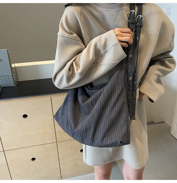 Korean Style Texture Canvas Bag Women New Size All-match Commuter Crossbody Bag — feature 2