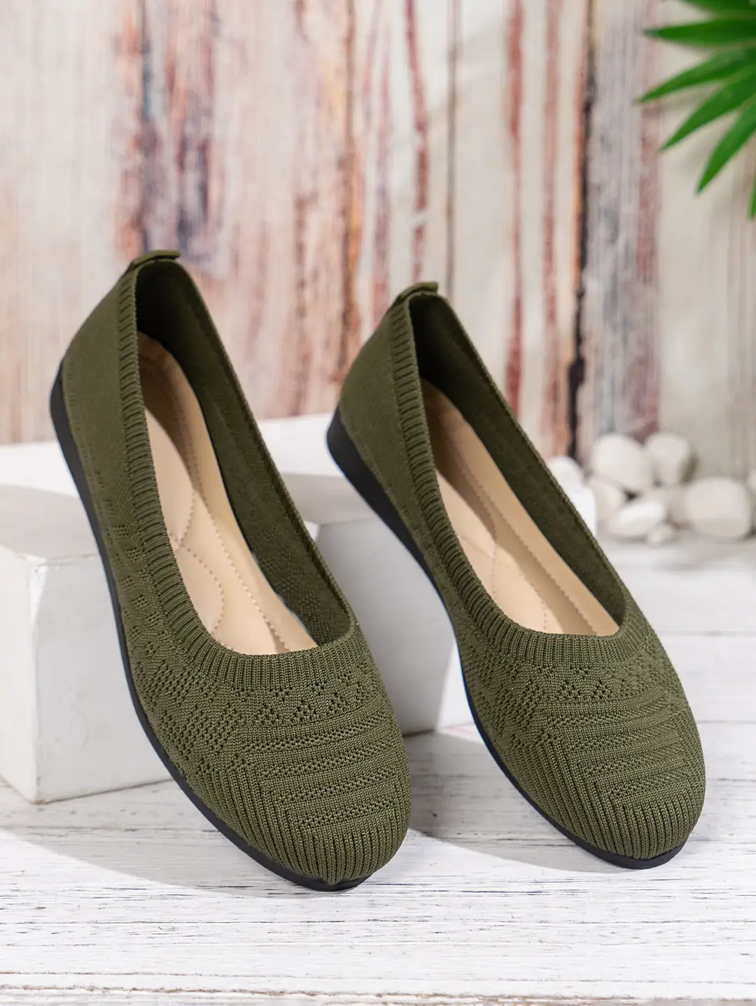 Large Size 2025 Autumn New European and American Style Flat Round-Toe Slip-On Shallow Mouth Mom Shoes Knitted Fashionable Versatile Comfortable Shoes — feature 6