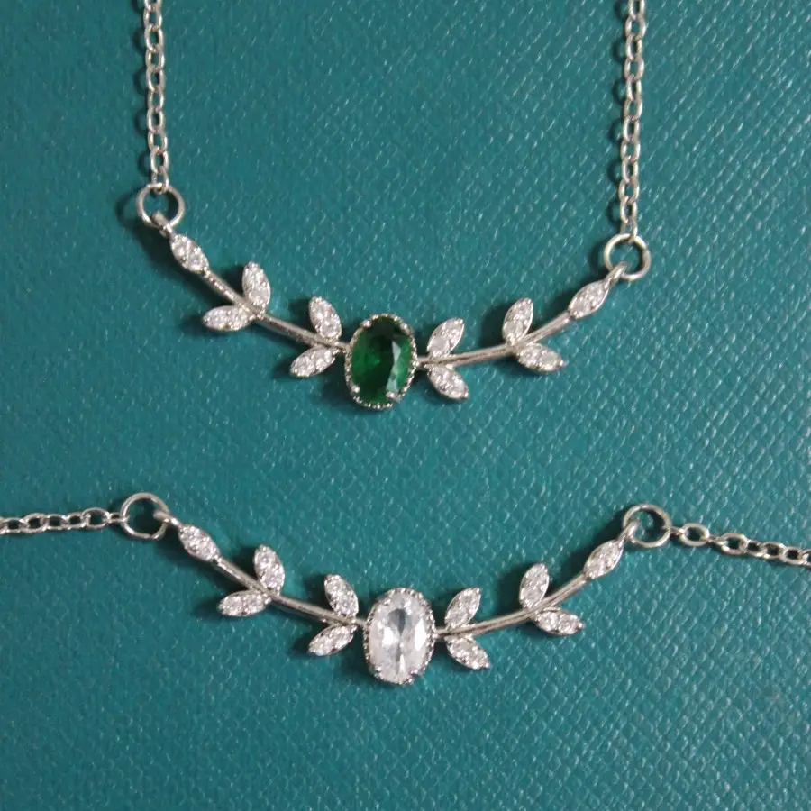 Emerald Pendant Necklace with Zircon Branch Design — feature 2