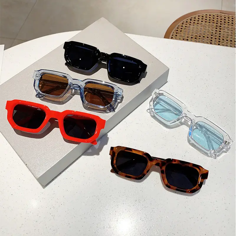 Women's Gray Tortoise Shell Sunglasses Square Frame — feature 5