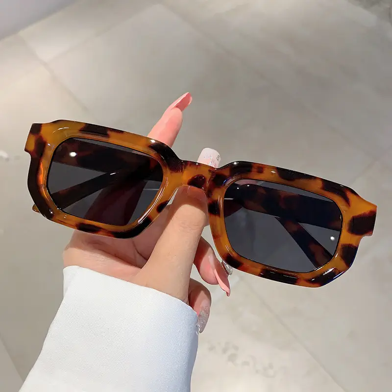 Women's Gray Tortoise Shell Sunglasses Square Frame — feature 9