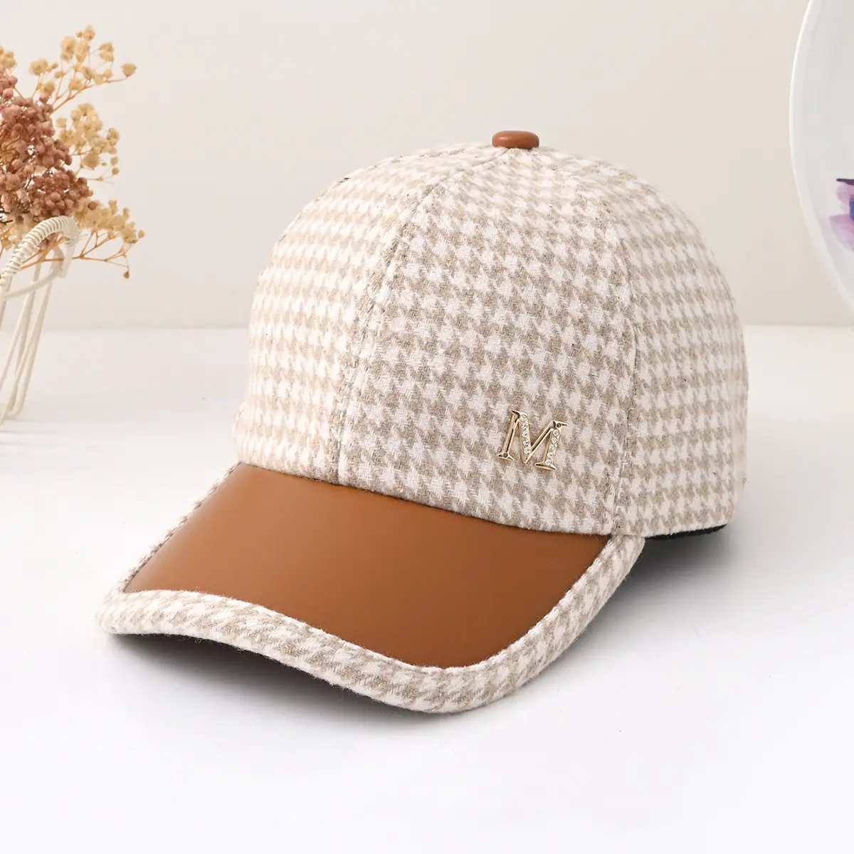 Men's Houndstooth Cap Beige Brown Leather Bump 224cm — feature 5
