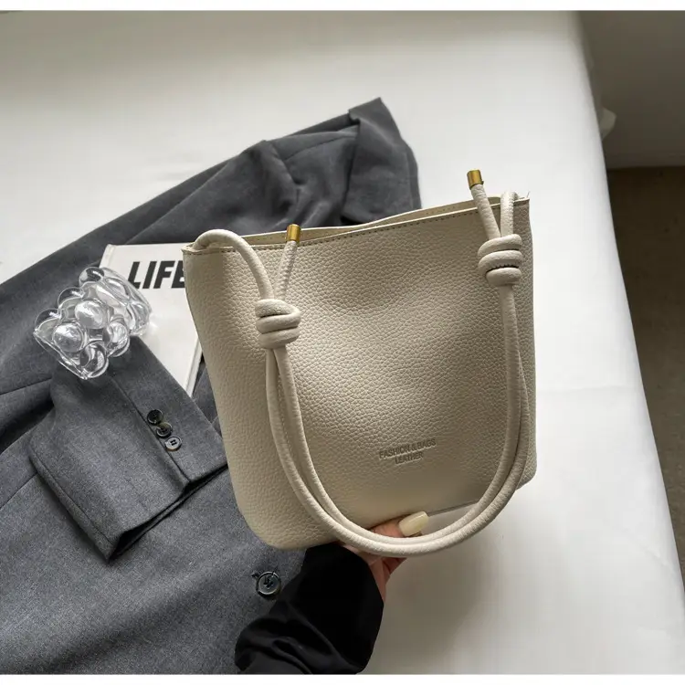 2024 New Fashion Shoulder Bucket Bag Western Style - Image 2