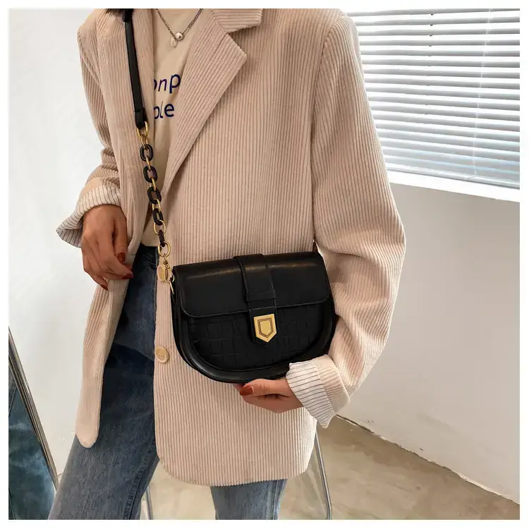 Women's Cream Crossbody Bag with Chain Strap — feature 11