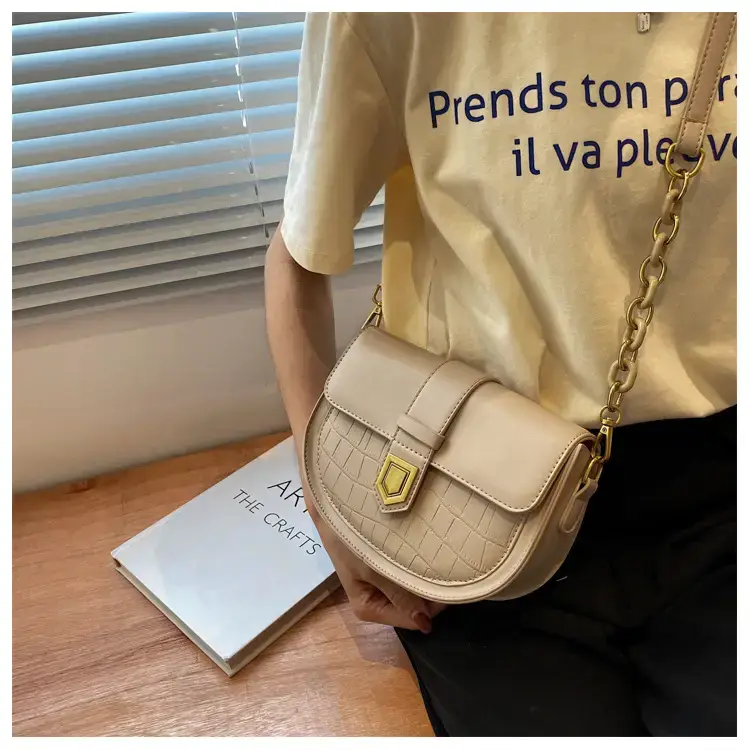 Women's Cream Crossbody Bag with Chain Strap — feature 14