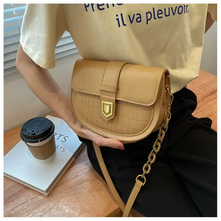 Women's Cream Crossbody Bag with Chain Strap — feature 17