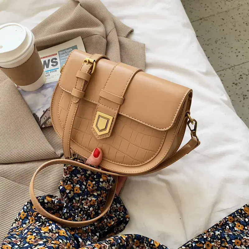Women's Cream Crossbody Bag with Chain Strap - Image 3